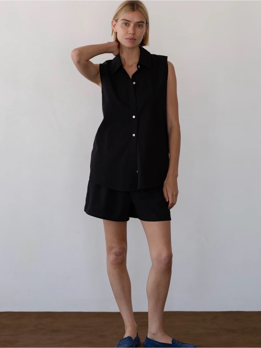 DONNI. Sandwash Black Sleeveless Button-Down Shirt